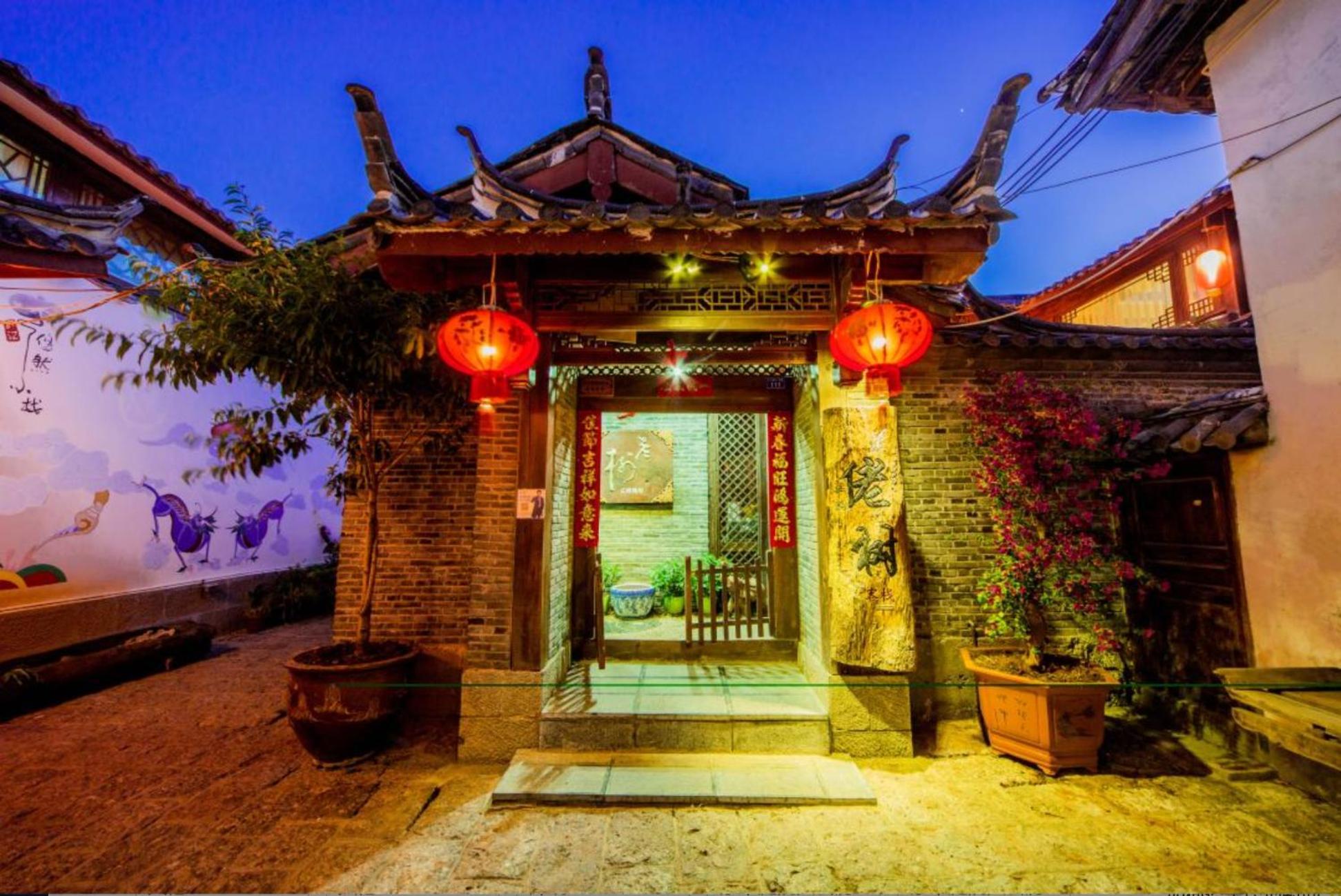 Big Tree Guesthouse - Naxi Old Style Lijiang  Buitenkant foto
