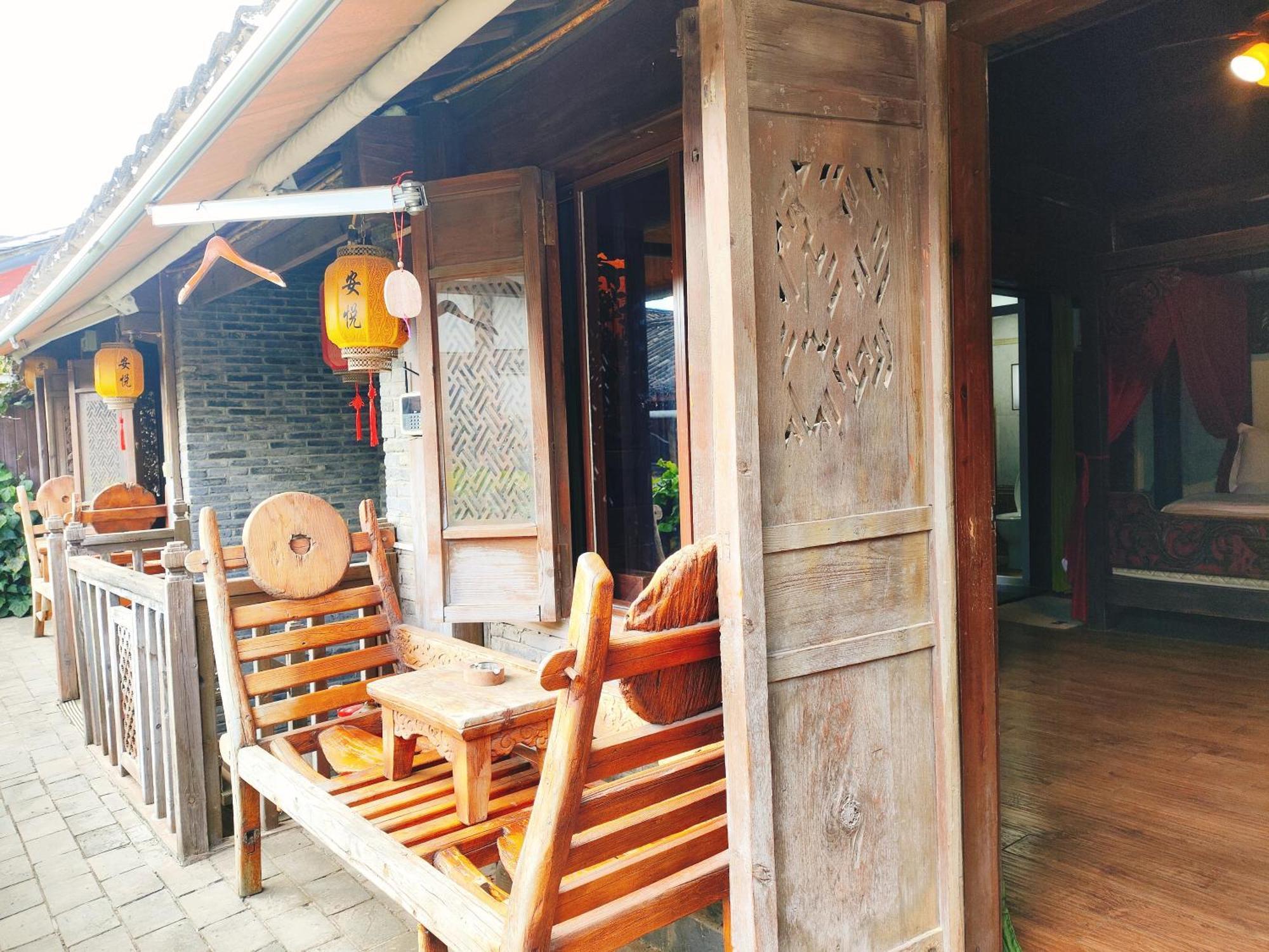 Big Tree Guesthouse - Naxi Old Style Lijiang  Buitenkant foto