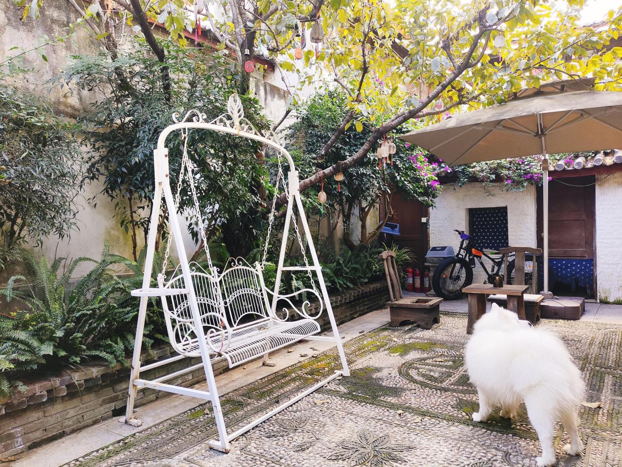 Big Tree Guesthouse - Naxi Old Style Lijiang  Buitenkant foto