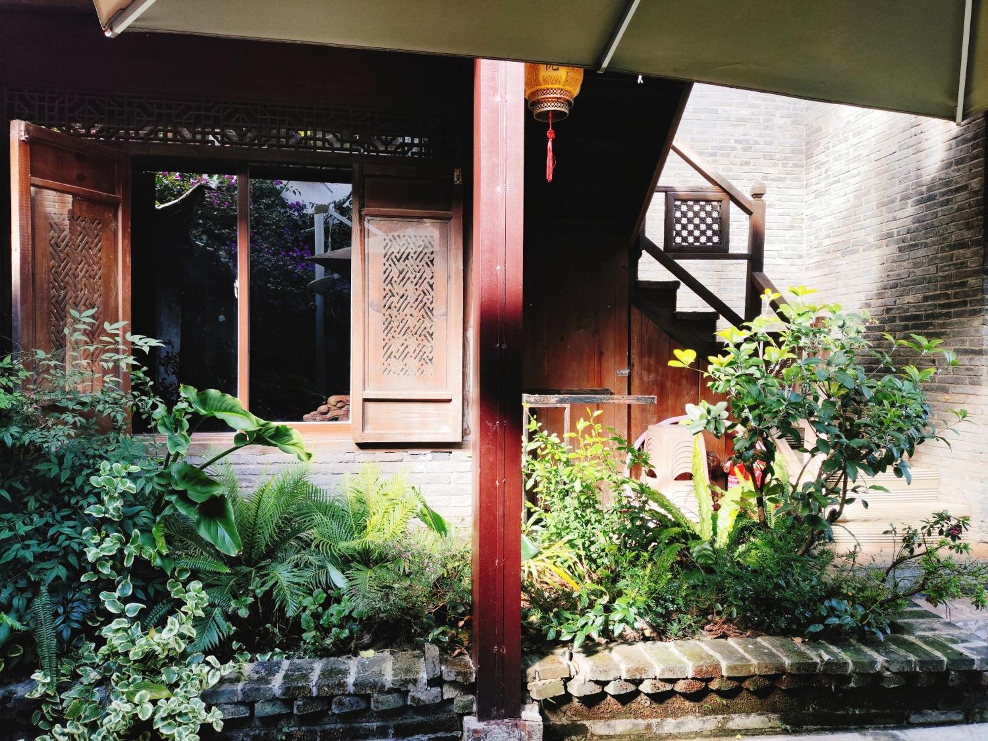 Big Tree Guesthouse - Naxi Old Style Lijiang  Buitenkant foto