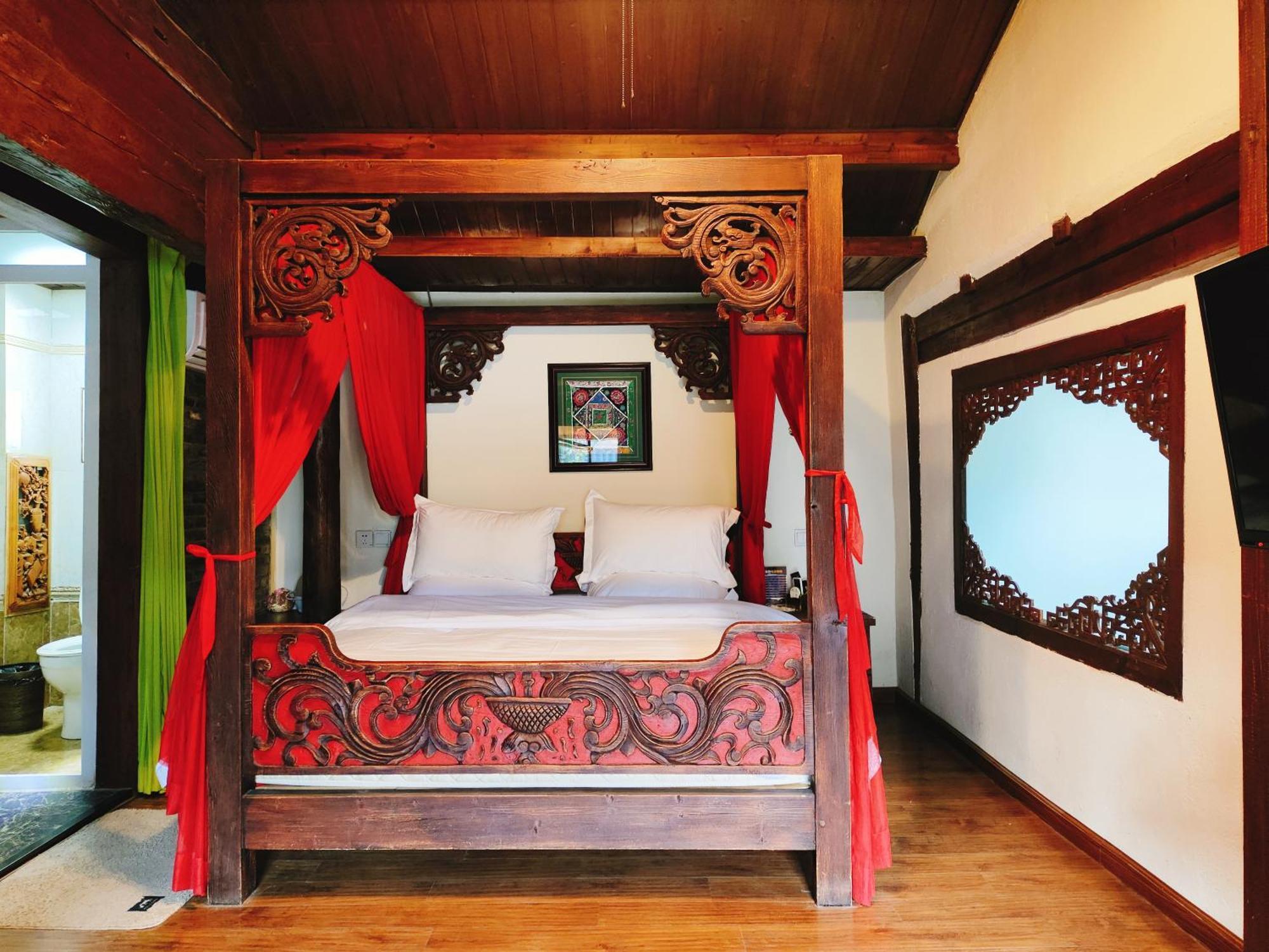 Big Tree Guesthouse - Naxi Old Style Lijiang  Buitenkant foto