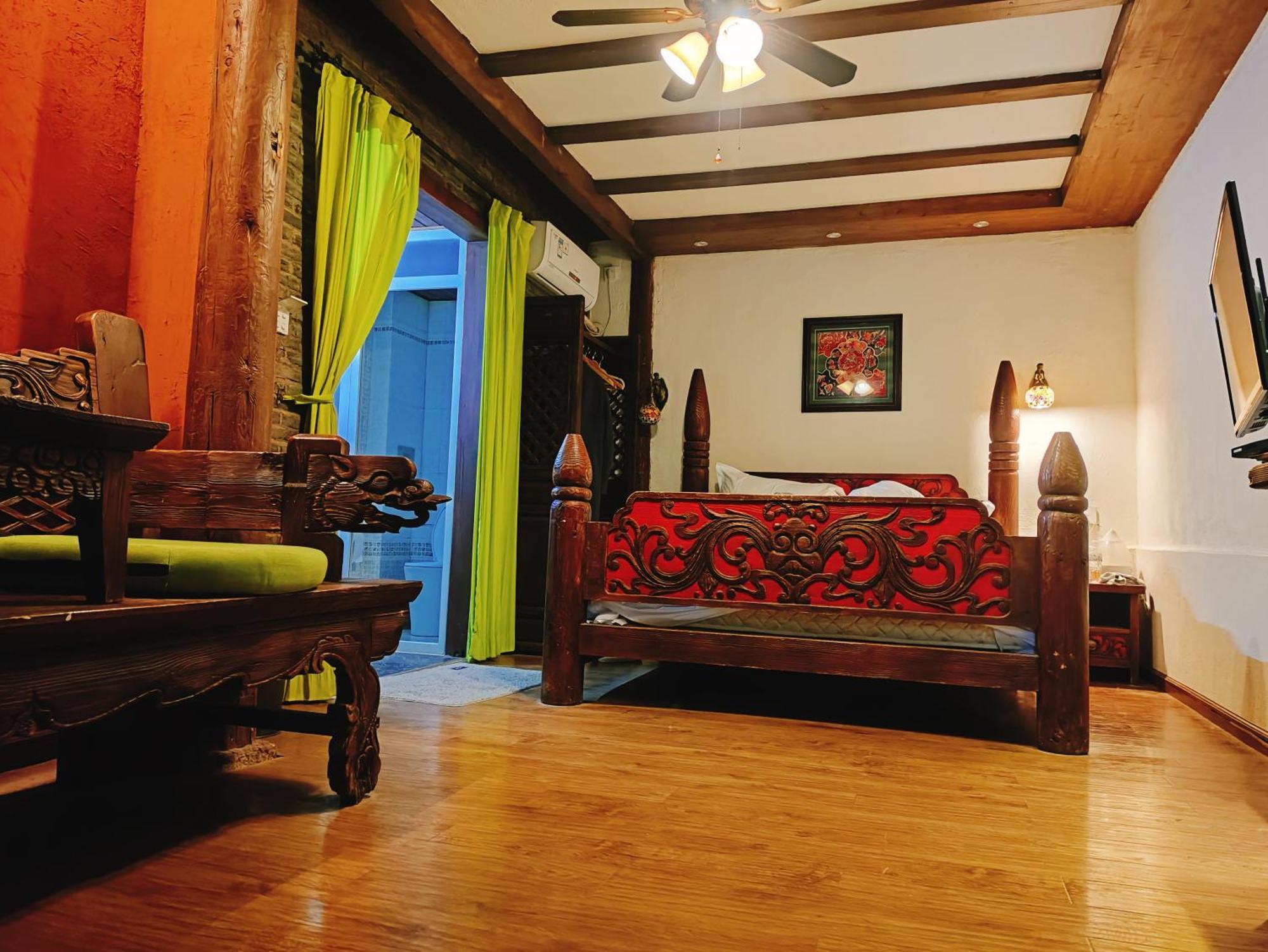 Big Tree Guesthouse - Naxi Old Style Lijiang  Buitenkant foto