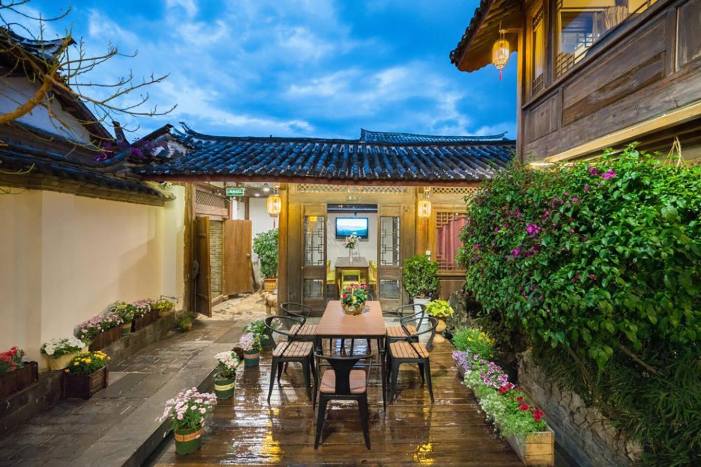 Big Tree Guesthouse - Naxi Old Style Lijiang  Buitenkant foto