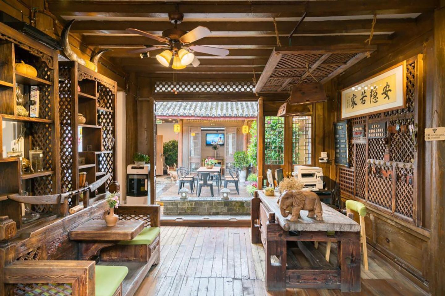 Big Tree Guesthouse - Naxi Old Style Lijiang  Buitenkant foto