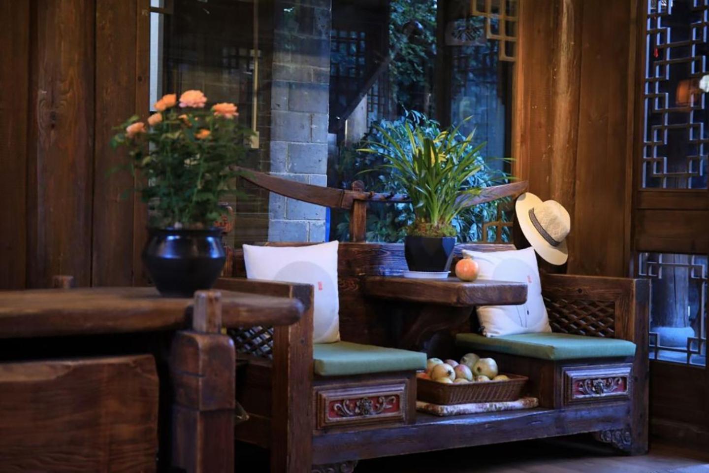 Big Tree Guesthouse - Naxi Old Style Lijiang  Buitenkant foto